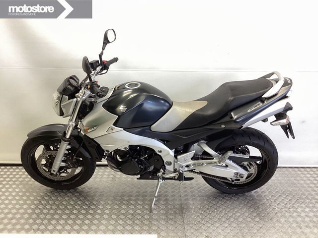 suzuki - gsr-600