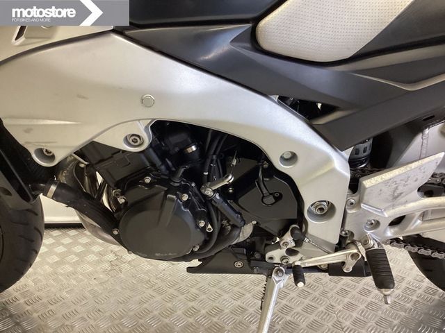 suzuki - gsr-600