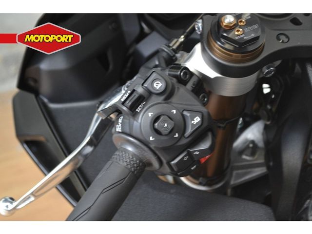 yamaha - r9