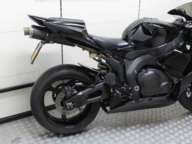 honda - cbr-1000-rr-fireblade