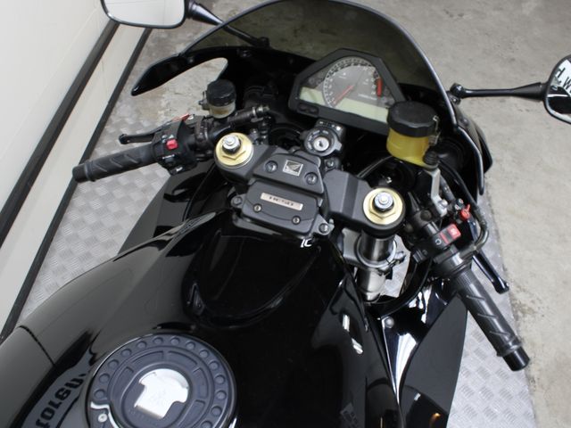 honda - cbr-1000-rr-fireblade