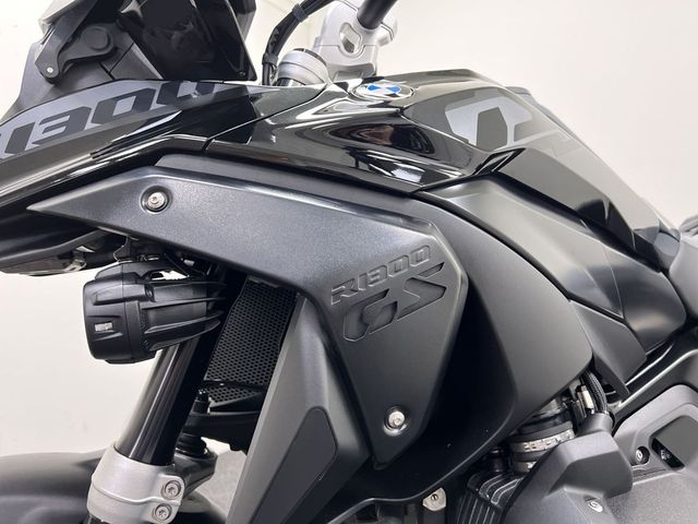 bmw - r-1300-gs-triple-black