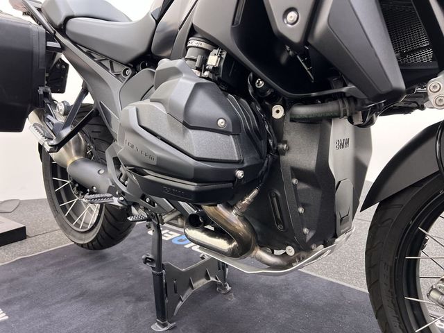 bmw - r-1300-gs-triple-black
