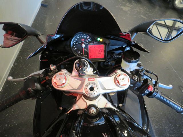 aprilia - rsv-4-r