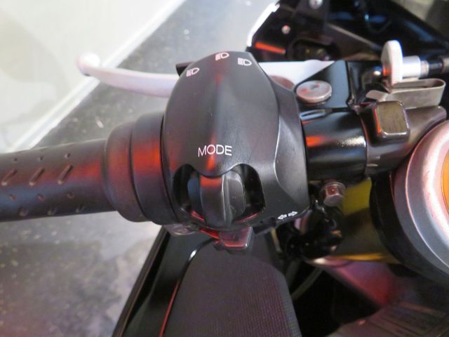 aprilia - rsv-4-r