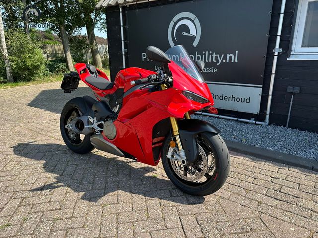ducati - panigale-v4-s