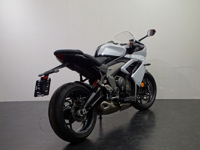 triumph - daytona-660