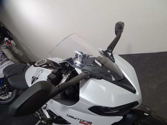 triumph - daytona-660