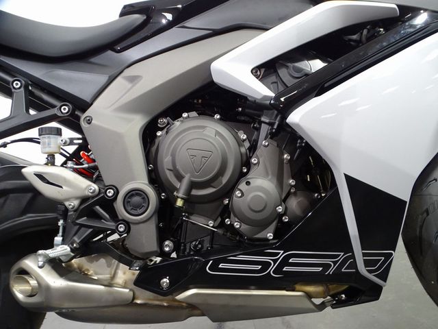 triumph - daytona-660
