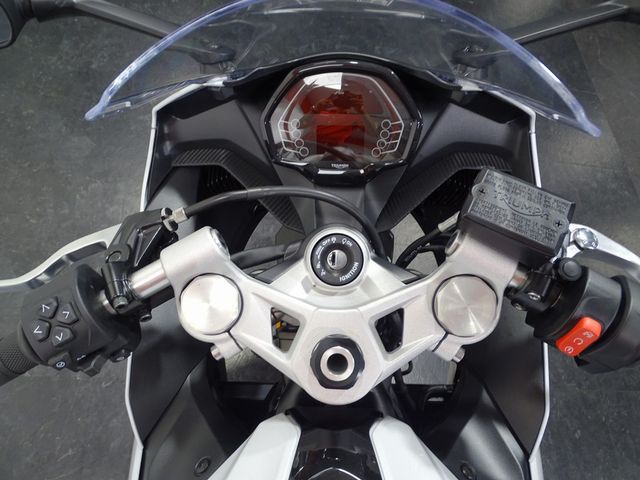 triumph - daytona-660