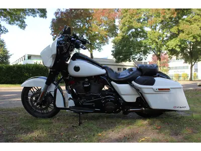 HARLEY-DAVIDSON STREET GLIDE CVO FLHXSE – foto 2