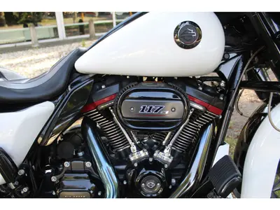HARLEY-DAVIDSON STREET GLIDE CVO FLHXSE – foto 3