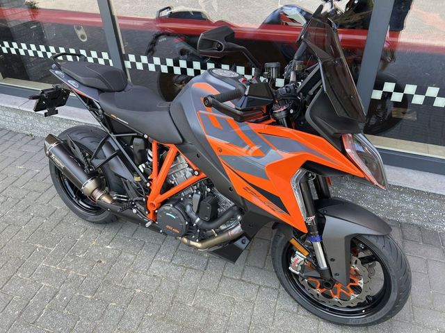 ktm - 1290-super-duke-gt