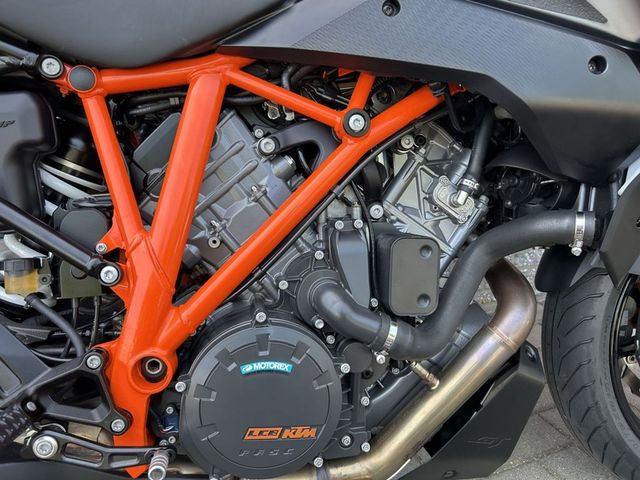ktm - 1290-super-duke-gt