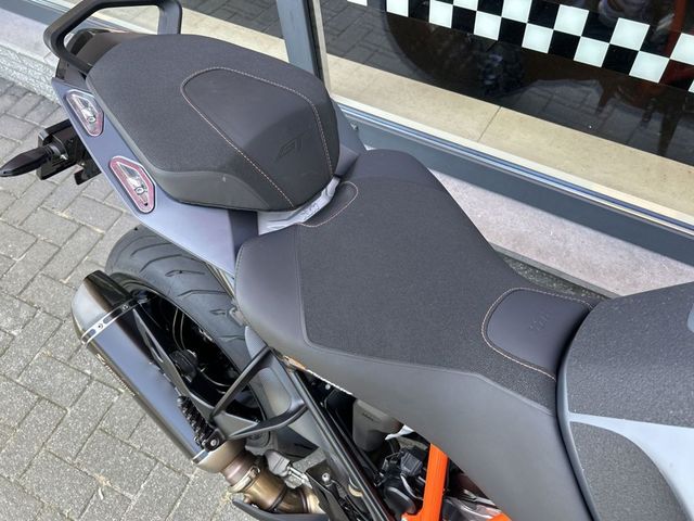 ktm - 1290-super-duke-gt