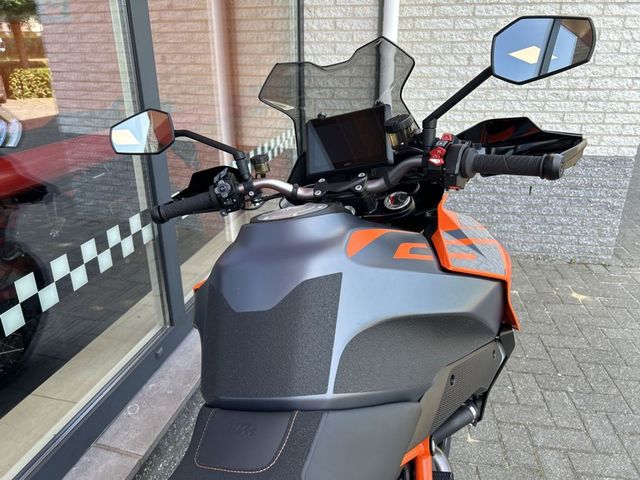 ktm - 1290-super-duke-gt