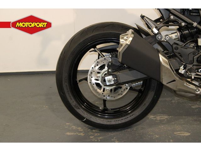 kawasaki - z900