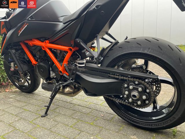 ktm - 1390-super-duke-r-evo