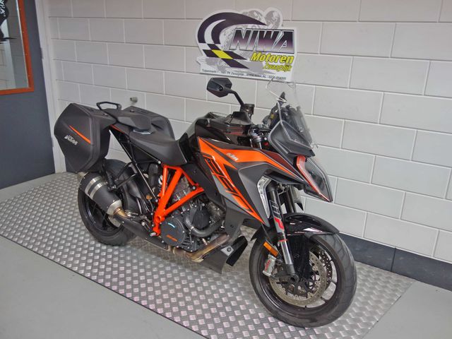 ktm - 1290-super-duke-gt