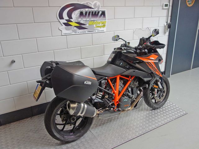 ktm - 1290-super-duke-gt