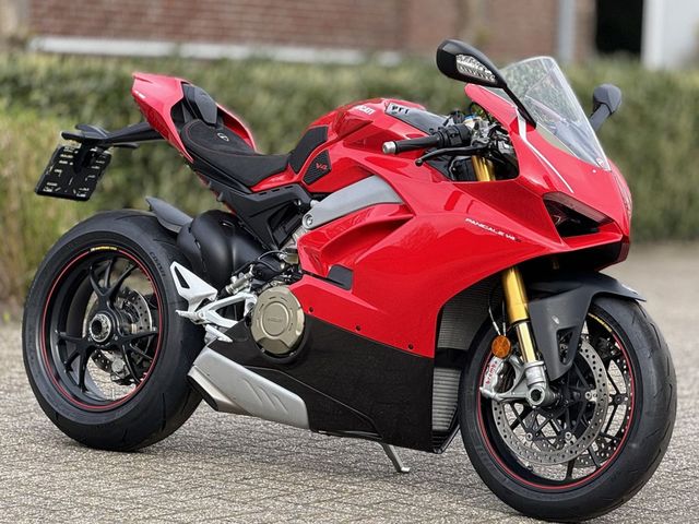 ducati - panigale-v4-s