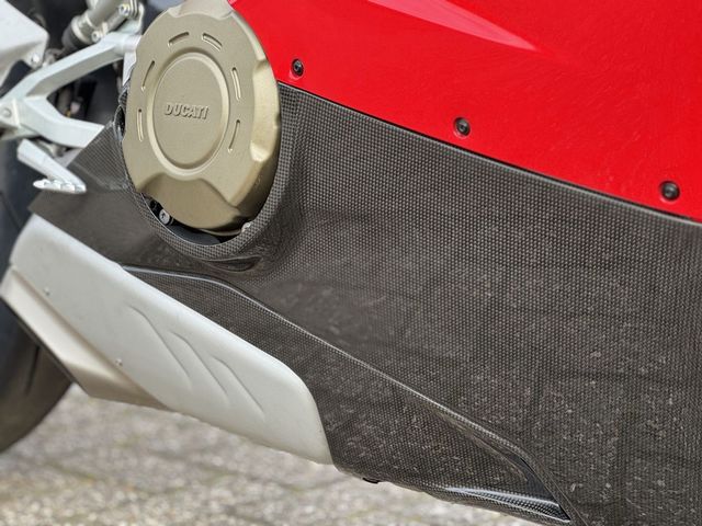 ducati - panigale-v4-s