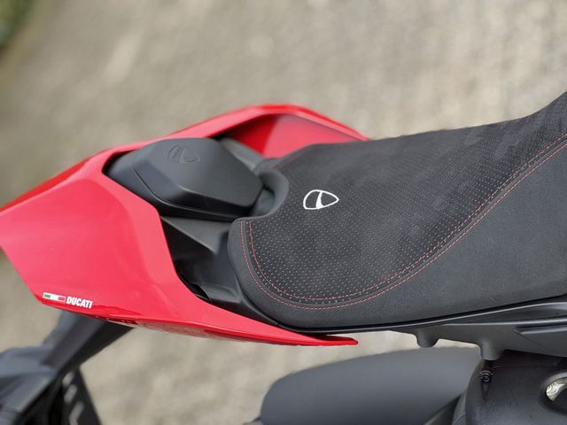 ducati - panigale-v4-s