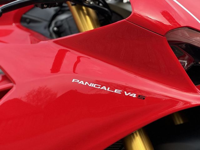 ducati - panigale-v4-s