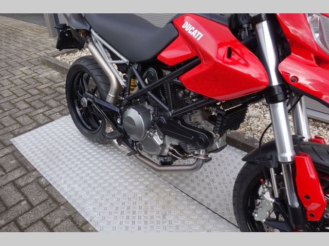 ducati - hypermotard-796