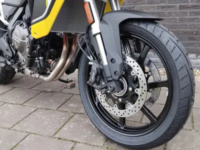 SUZUKI V-STROM 800 – foto 3