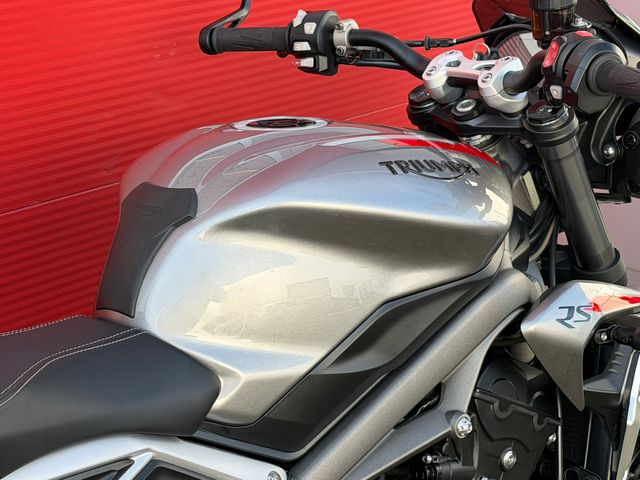 triumph - street-triple-rs