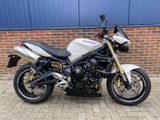 TRIUMPH STREET TRIPLE 675
