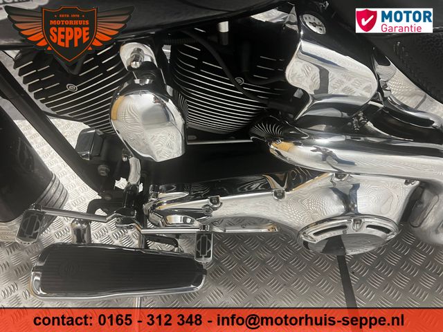 harley-davidson - softail-deluxe