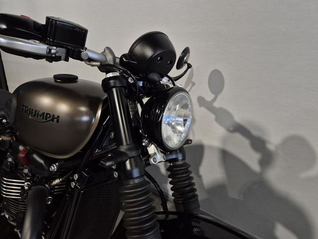 triumph - bonneville-bobber