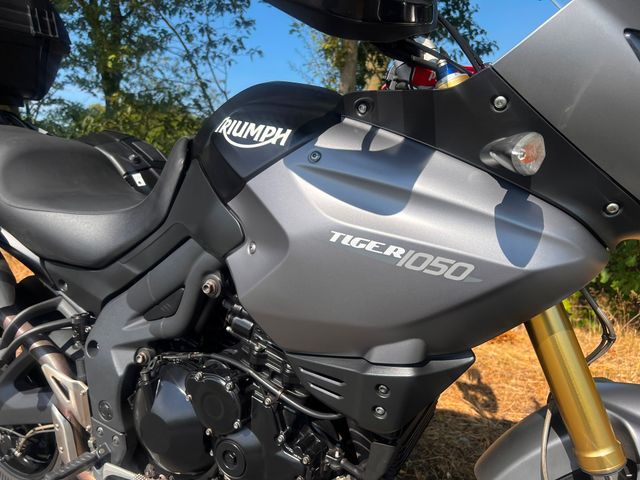 triumph - tiger-1050-abs