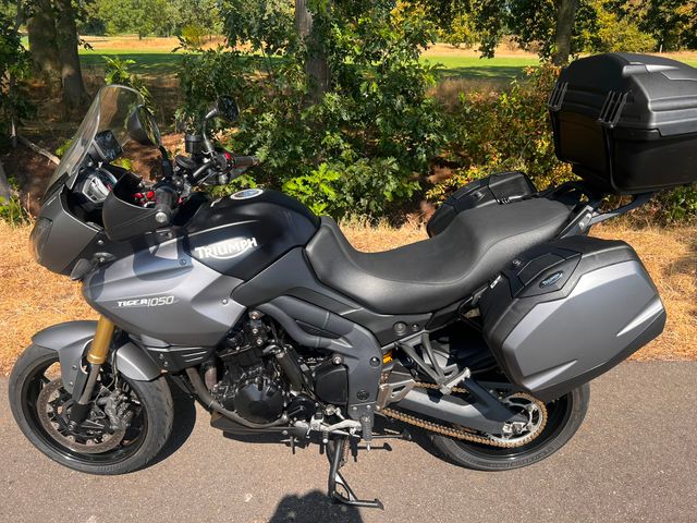 triumph - tiger-1050-abs