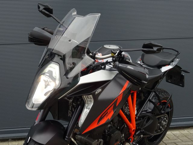 ktm - 1290-super-duke-gt