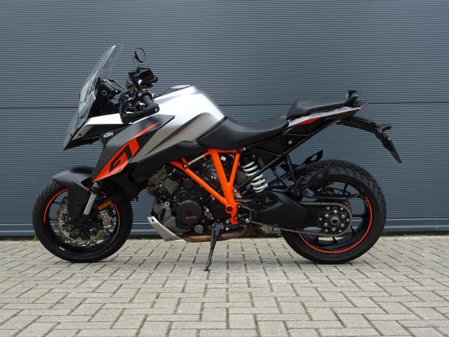 ktm - 1290-super-duke-gt