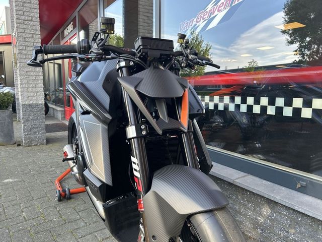 ktm - 1390-super-duke-rr-track