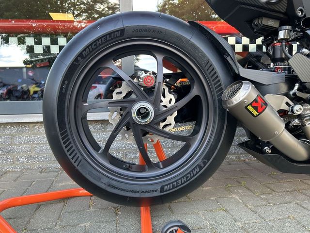 ktm - 1390-super-duke-rr-track