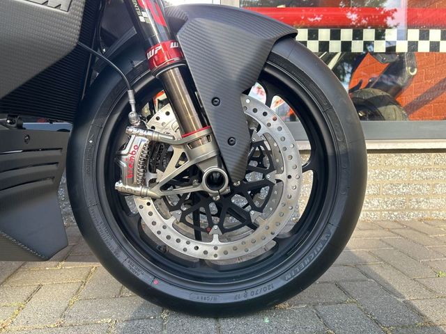 ktm - 1390-super-duke-rr-track