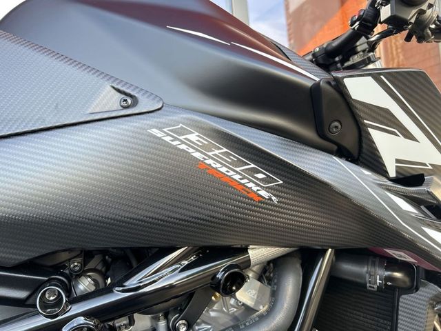 ktm - 1390-super-duke-rr-track