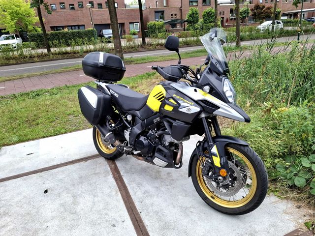 suzuki - v-strom-1000-xta-adventure