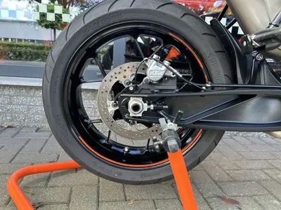 KTM 890 DUKE – foto 4