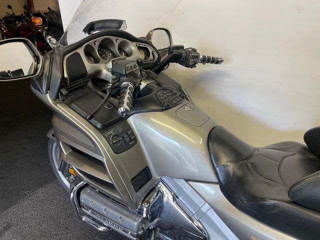 honda - gl-1800-goldwing-abs