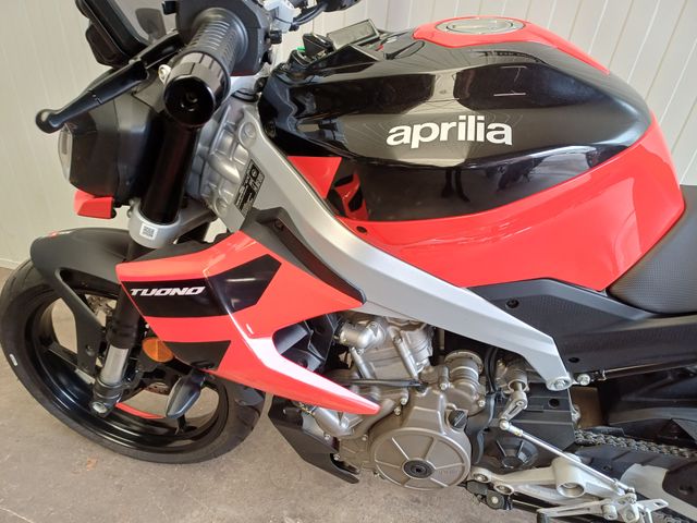 aprilia - tuono-457