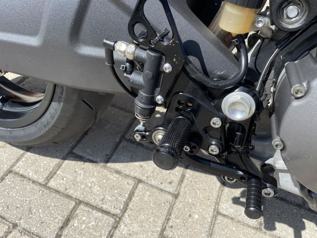 ducati - monster-696
