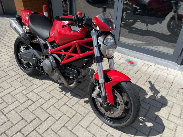 ducati - monster-696