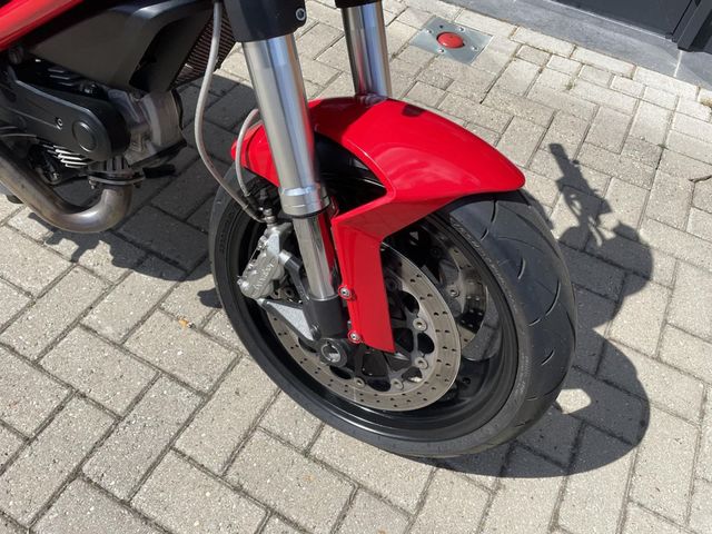 ducati - monster-696