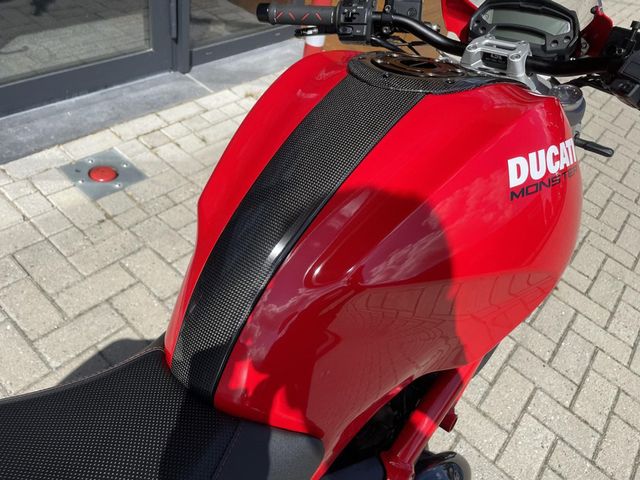 ducati - monster-696